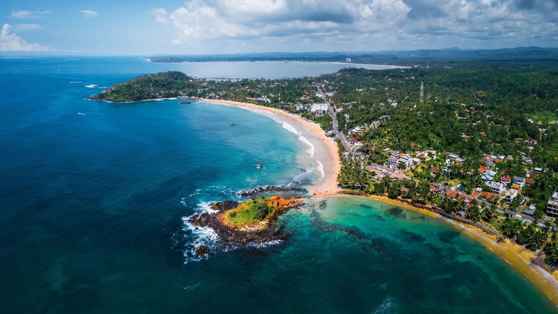 Beautiful southern beaches of Sri Lanka - Galle Fort, Mirissa and Unawatuna beach tour with golden sand